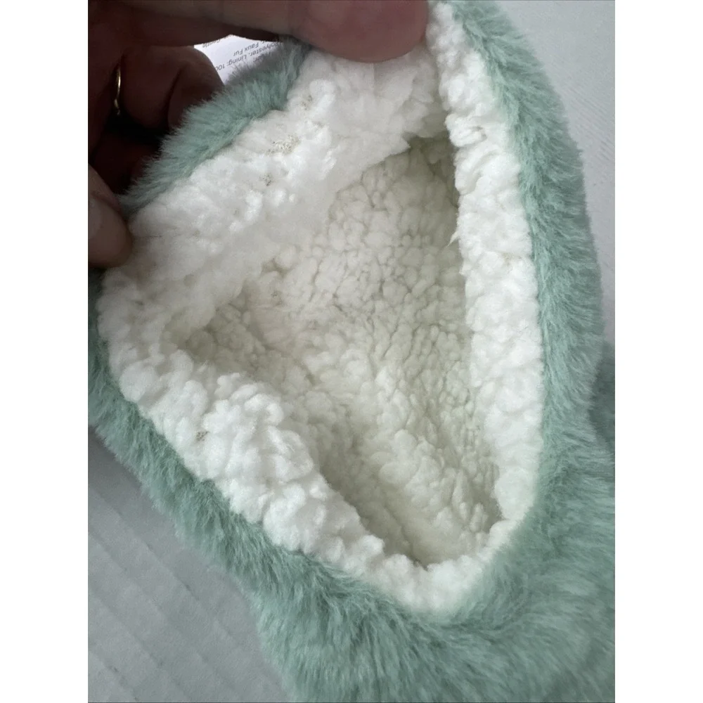Auden 0765 Women's M/L 8-12 Faux Fur Slipper Socks Mint Green Gripper Bottom NWT